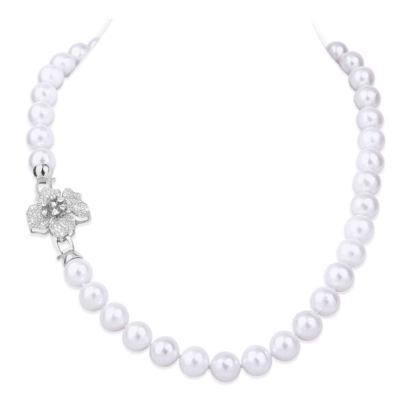 Jenna Flower Round Pearl Necklace / 18 Inches