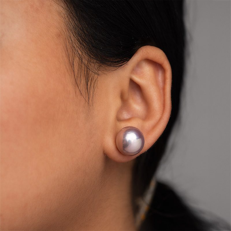 Edison Lavender Pearl Ear Studs/ metallic overtone