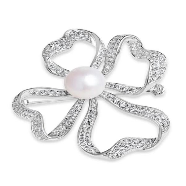 Exquisite 4 Leaf Flower with Pearl Brooche