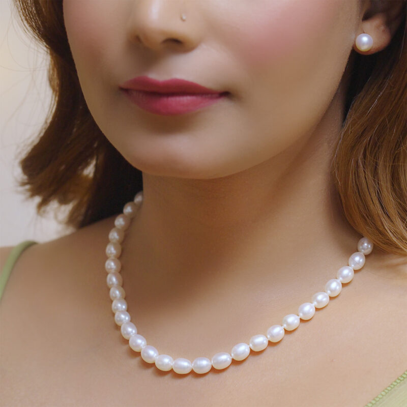 Freshwater White Pearl Ear Studs