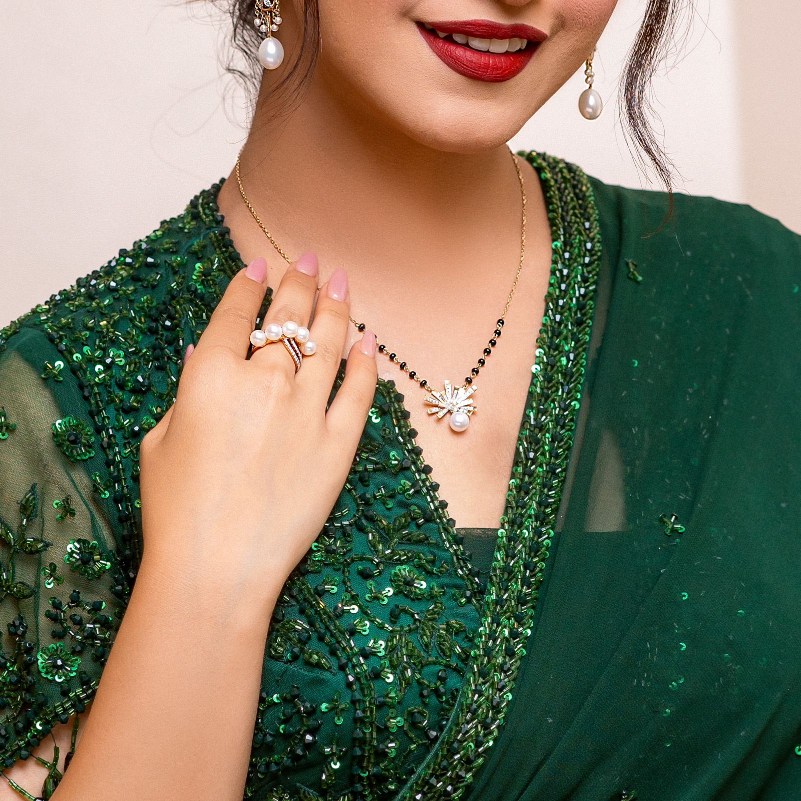 Makhmali-Phool-Mangalsutra-1-.jpg Makhmali Phool Mangalsutra