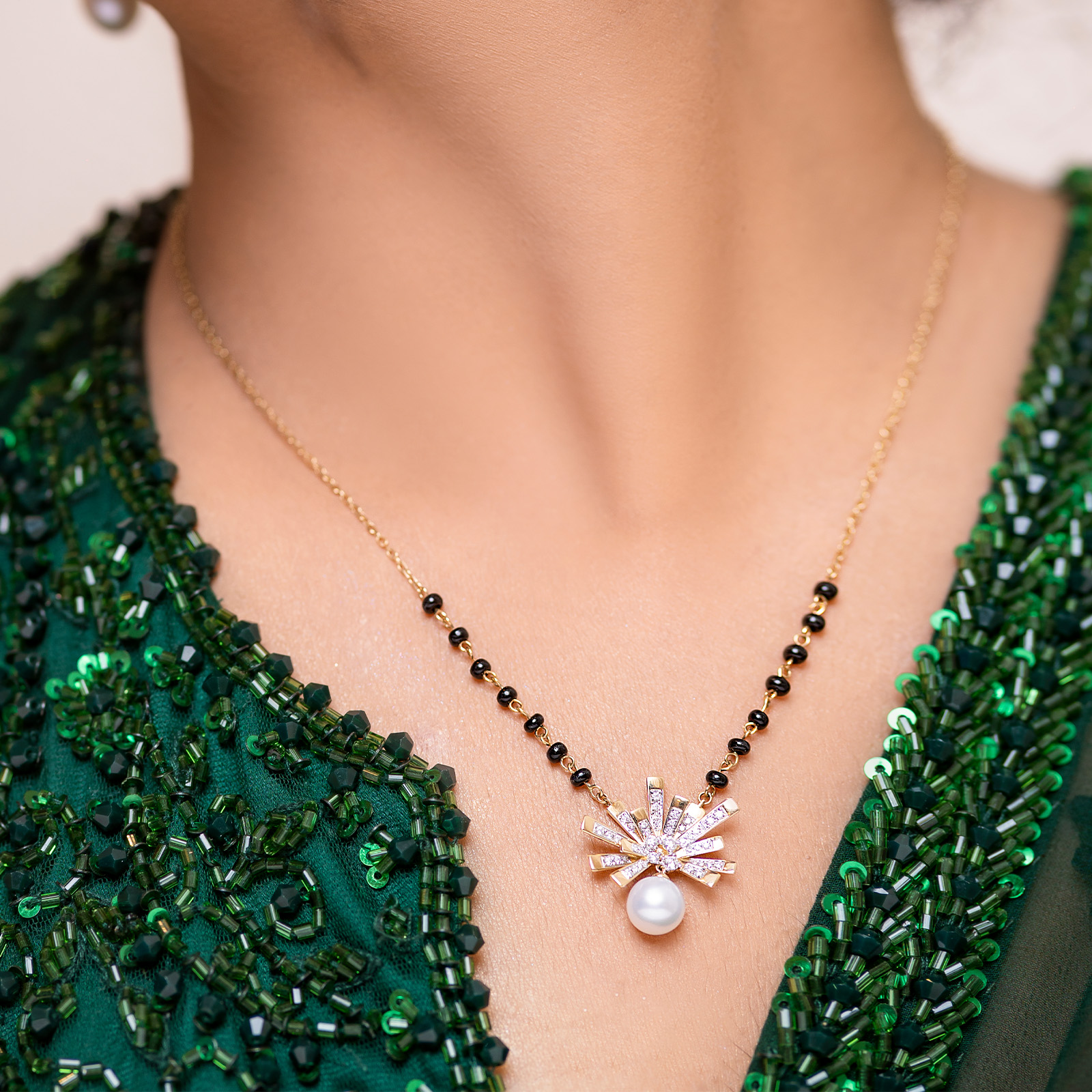 Makhmali-Phool-Mangalsutra-1-1.jpg Makhmali Phool Mangalsutra