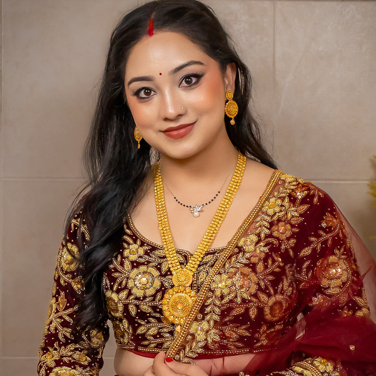 Makhmali-Phool-Mangalsutra-Model-SHot-1.jpg Makhmali Phool Mangalsutra