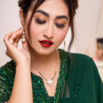 Makhmali-Phool-Mangalsutra-Model-SHot-2.jpg Makhmali Phool Mangalsutra