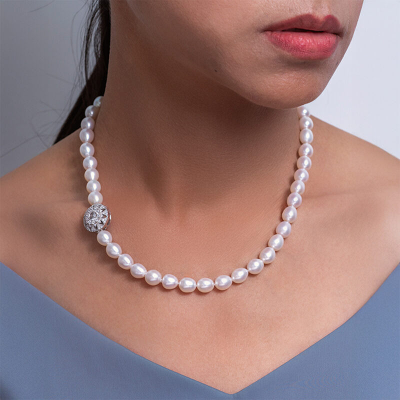 Bella White Oval Pearl Necklace /Moonstone Clasp